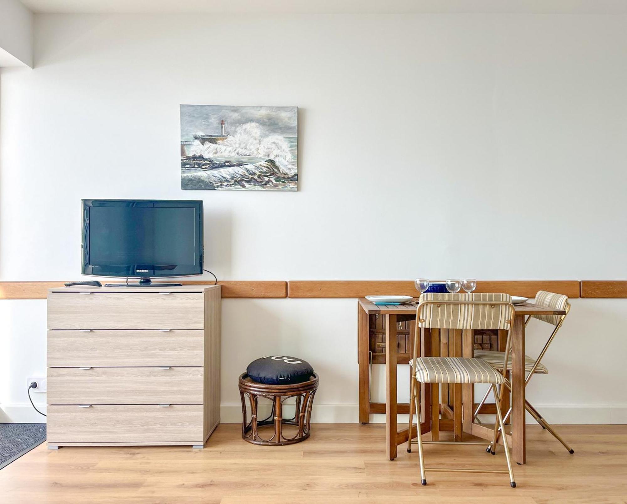 Joli Appartement Avec Vue Imprenable Sur La Baie Des Sables - 4 Pers レ・サ​​ーブル・ドロンヌ エクステリア 写真