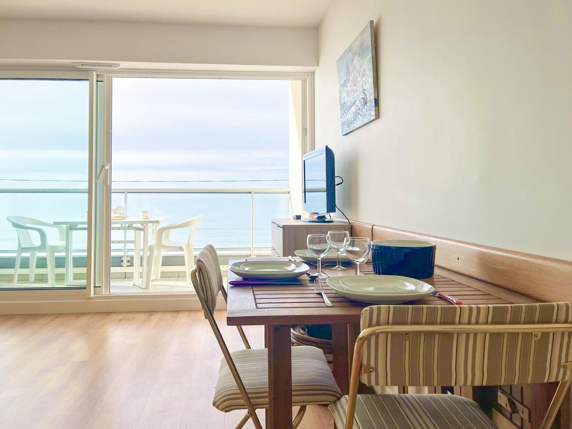 Joli Appartement Avec Vue Imprenable Sur La Baie Des Sables - 4 Pers レ・サ​​ーブル・ドロンヌ エクステリア 写真